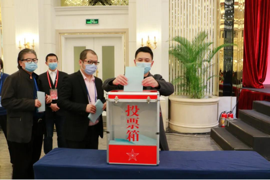 中國演藝設(shè)備技術(shù)協(xié)會第七屆第一次會員代表暨第一次理事會議在廣州成功舉辦。祝賀恩平市海天電子科技有限公司成為中國演藝設(shè)備技術(shù)協(xié)會第七屆常務(wù)理事單位。